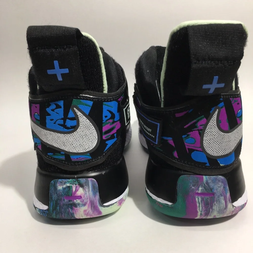 Nike Air Zoom UNVRS Basketball shoes 4.5/6.5